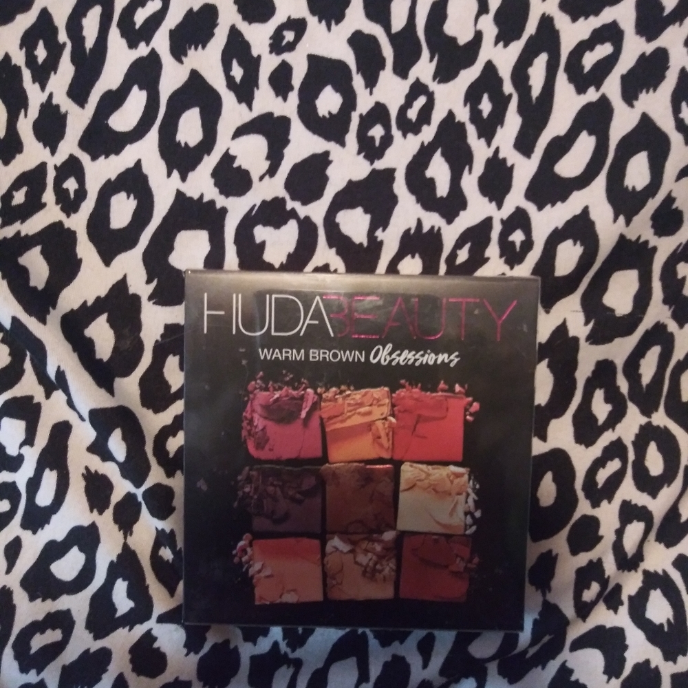 Huda Beauty warm Brown obsessions palette